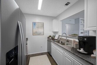 Tampa Woods in Tampa, FL - Building Photo - Building Photo