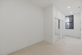 2234 W Irving Park Rd, Unit 1 in Chicago, IL - Foto de edificio - Building Photo