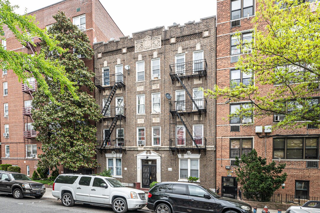 395 East 16th Street in New York, NY - Building Photo