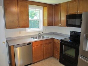 221 Mansfield Ave-Unit -4 in Norton, MA - Building Photo - Building Photo