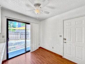 8215 Bluehaven Ct in Antelope, CA - Foto de edificio - Building Photo