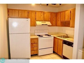 11000 Royal Palm Blvd in Coral Springs, FL - Building Photo - Building Photo
