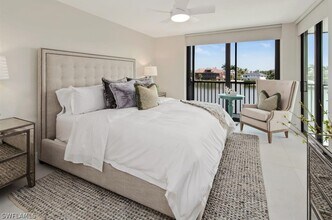 10562 Gulf Shore Dr in Naples, FL - Foto de edificio - Building Photo
