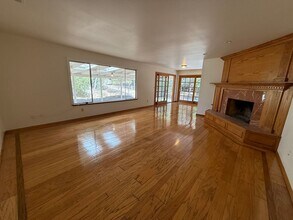 2189 Lake Marie Dr in Santa Maria, CA - Building Photo - Building Photo