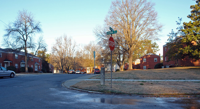 Poplar West Apartments in Durham, NC - Building Photo - Building Photo