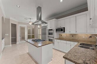 1038 Memorial Village Dr in Houston, TX - Building Photo - Building Photo
