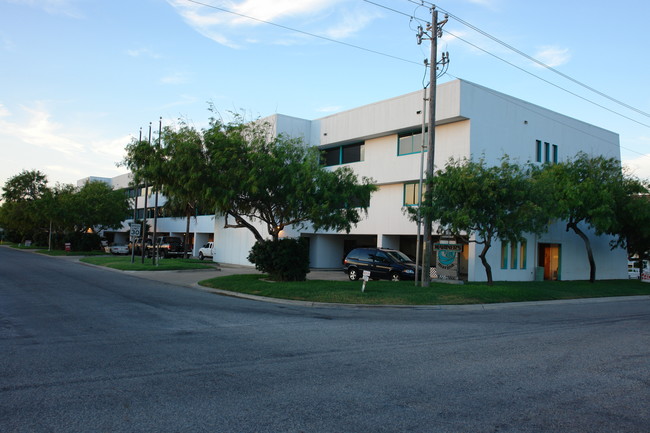 Mariner's Cay Marina Condos in Corpus Christi, TX - Building Photo - Building Photo