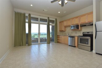 1908 Kahala Sunset Dr in Spicewood, TX - Foto de edificio - Building Photo