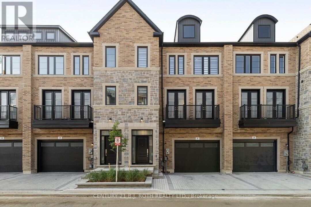 260 Eagle St in Newmarket, ON - Building Photo