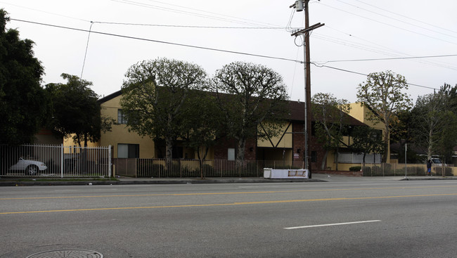 11606 Victory Blvd in North Hollywood, CA - Foto de edificio - Building Photo