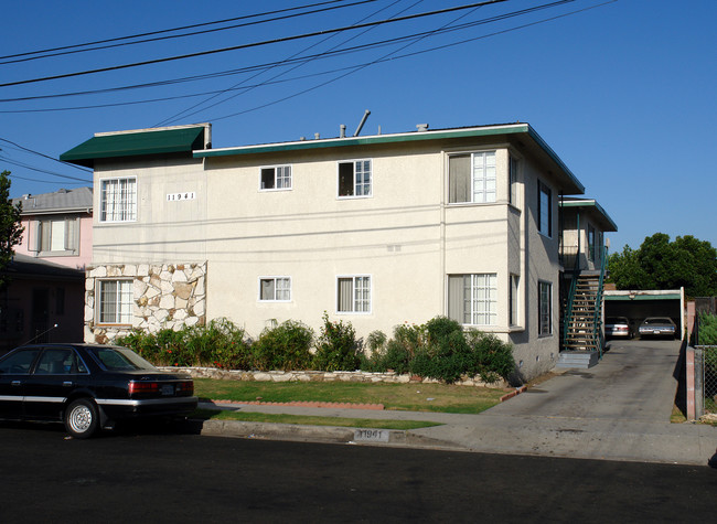 11941 Manor Dr in Hawthorne, CA - Building Photo - Building Photo