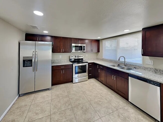 2181 E Concorda Dr in Tempe, AZ - Building Photo - Building Photo