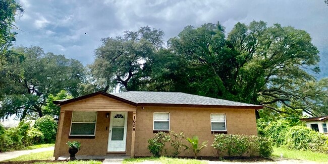 property at 1608 Long Ln