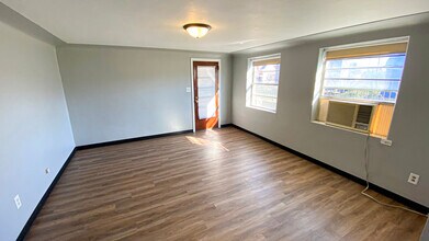 227 W Dunklin St, Unit B in Jefferson City, MO - Foto de edificio - Building Photo