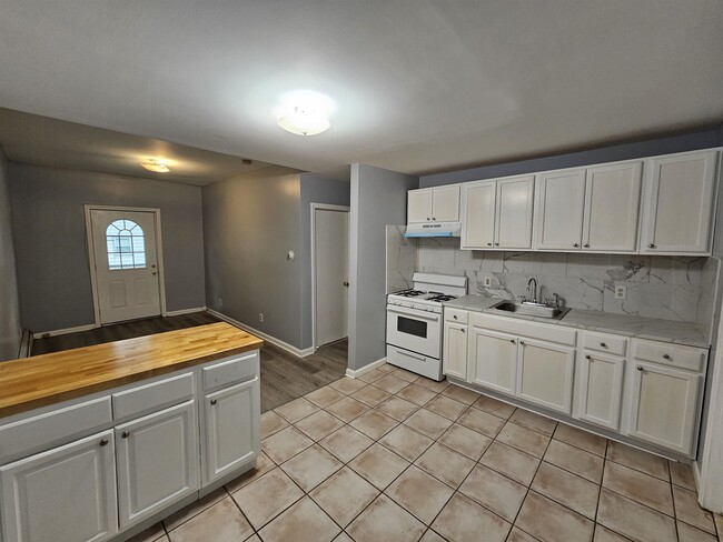 property at 13 W 52nd St