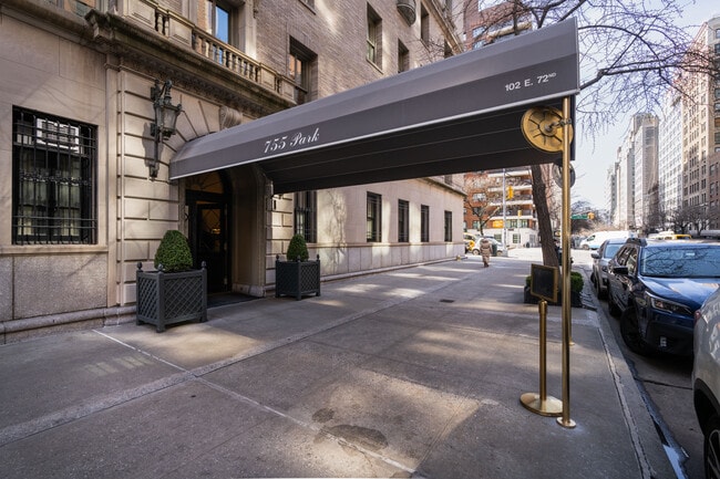 755 Park Ave in New York, NY - Foto de edificio - Building Photo