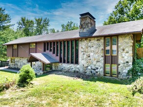 2400 Ridgefield Rd in Columbia, MO - Building Photo - Building Photo