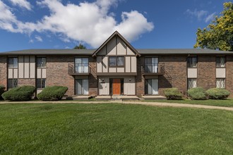 Country Squire in Clinton Township, MI - Foto de edificio - Building Photo