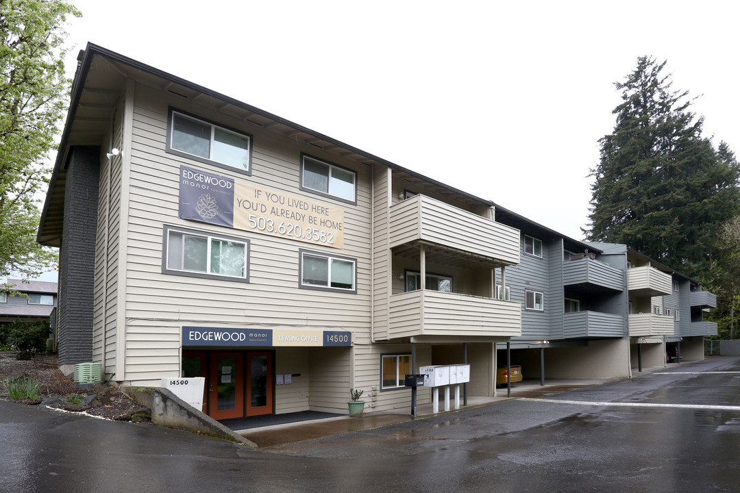 Edgewood Manor in Tigard, OR - Building Photo