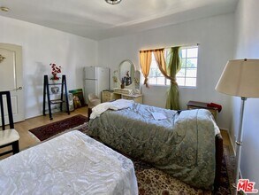 1064 S Shenandoah St in Los Angeles, CA - Building Photo - Building Photo