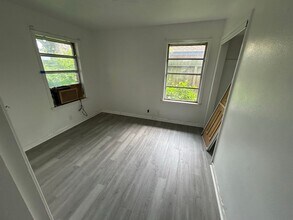 803 S 4th St in La Porte, TX - Building Photo - Building Photo