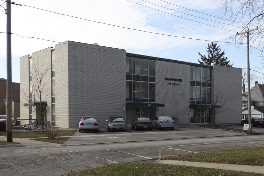 Oak Street Apartments in Dekalb, IL - Foto de edificio