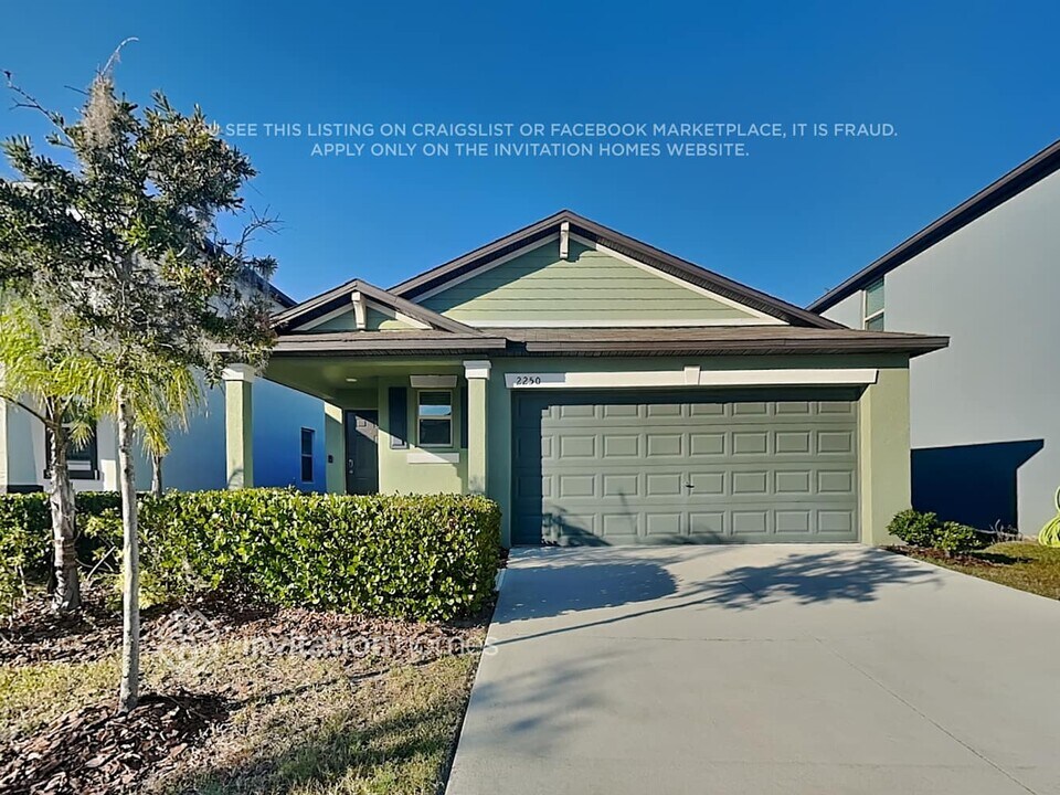 2250 Jungle Dr in Ruskin, FL - Building Photo