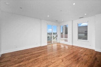 Marina Court in Mamaroneck, NY - Building Photo - Interior Photo