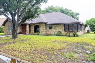 112 Marigold Ave in McAllen, TX - Building Photo - Building Photo