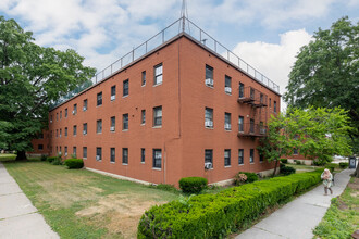 7730 Main St in Flushing, NY - Foto de edificio - Building Photo