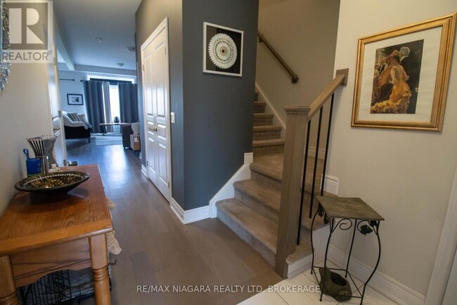 24 Manhattan Ct. in St Catharines, ON - Building Photo - Building Photo