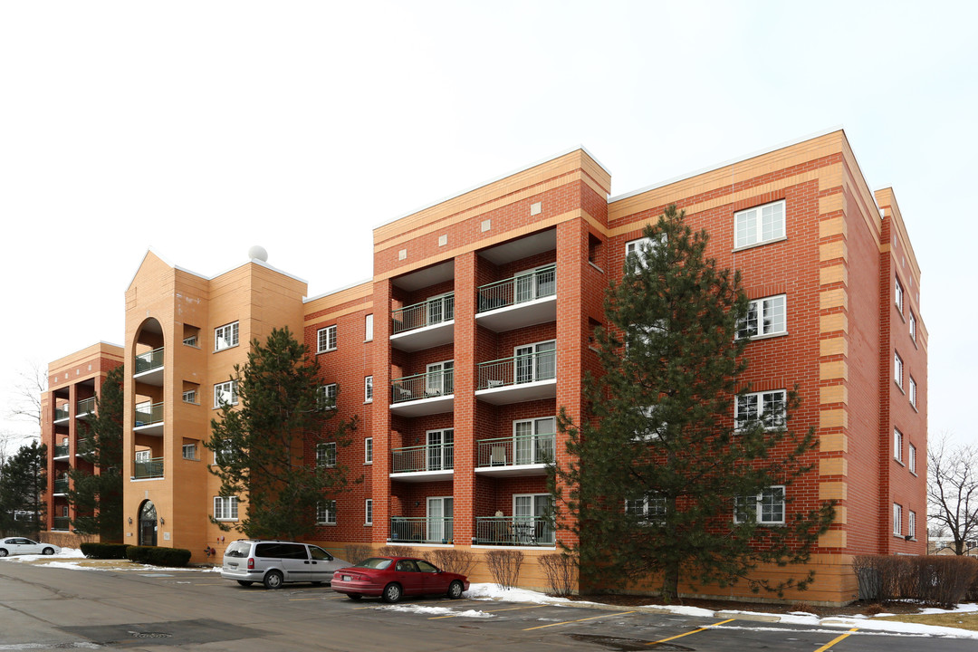 Miramonte Pointe in Palatine, IL - Building Photo