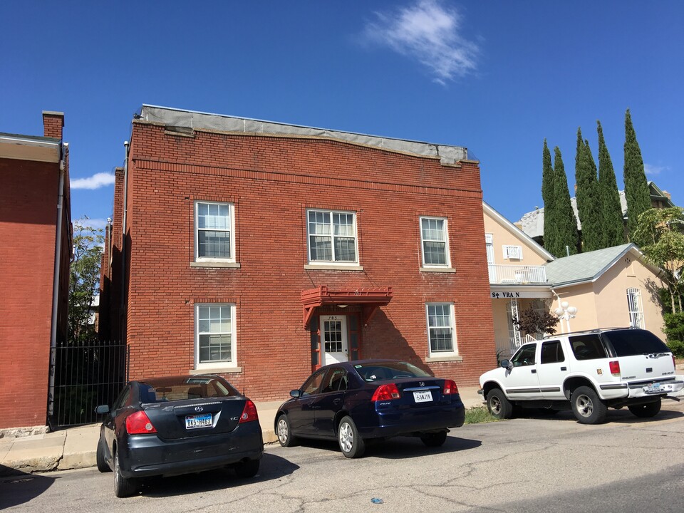 705 N St Vrain St in El Paso, TX - Building Photo