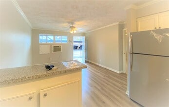 911 Byrne St-Unit -6 in Houston, TX - Building Photo - Building Photo