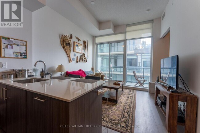 297 College St in Toronto, ON - Building Photo - Building Photo