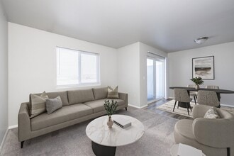 The Meadows on Graystone in Sioux Falls, SD - Building Photo - Building Photo