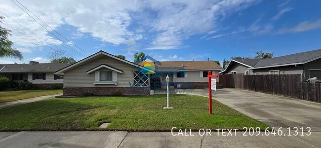 property at 1704 Crestview Dr