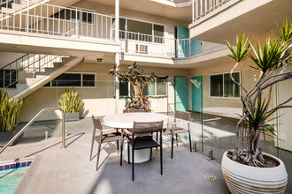 Bagley Regent Apartments in Los Angeles, CA - Building Photo - Building Photo