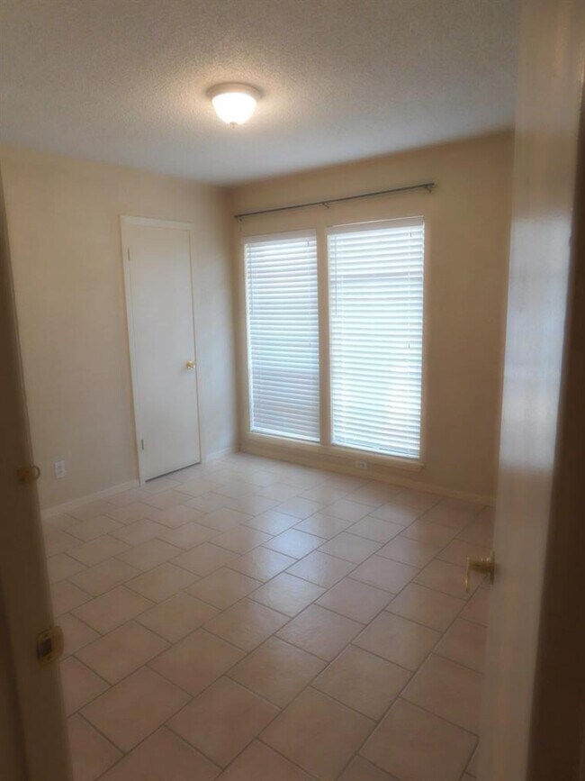 5203 Gladstone Dr in Austin, TX - Building Photo - Building Photo