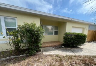 5872 40th Ave N in St. Petersburg, FL - Building Photo - Building Photo