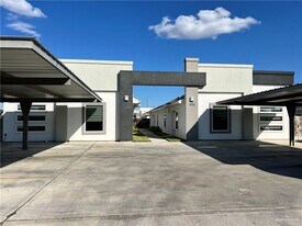 22 South Dr in Pharr, TX - Building Photo