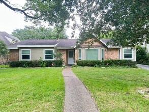 9317 Lugary Dr in Houston, TX - Building Photo - Building Photo