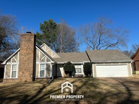 6764 Henredon Dr in Memphis, TN - Building Photo