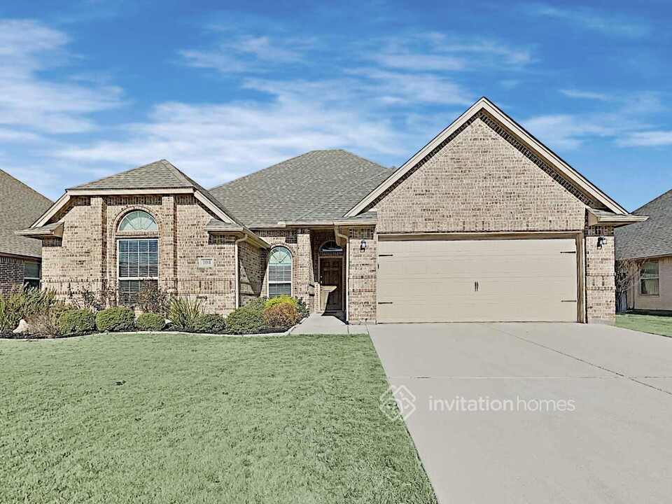 104 Camouflage Cir in Willow Park, TX - Building Photo