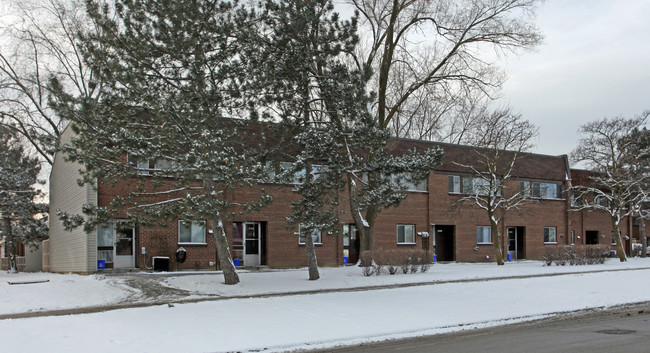 Silverstone Townhomes in Toronto, ON - Building Photo - Building Photo