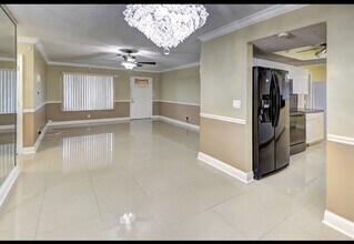 2933 NW 48th St in Fort Lauderdale, FL - Building Photo - Building Photo