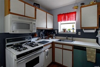 21 Farmstead Ln in Water Mill, NY - Building Photo - Building Photo
