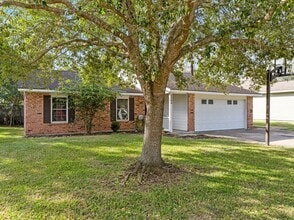 2208 Gontier Dr in Bay City, TX - Building Photo - Building Photo