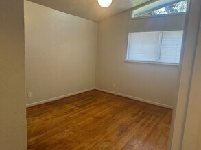 319 Chestnut St in Lake Jackson, TX - Building Photo - Building Photo