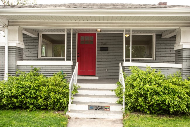 property at 164 Hampton Ave S
